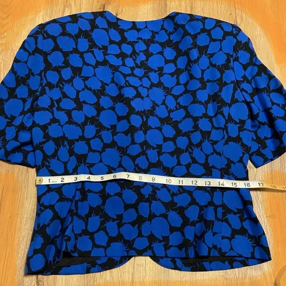 CHRISTIAN DIOR Vintage Jacket: excellent condition.Hidden seams & shoulder pads - Picture 8 of 13